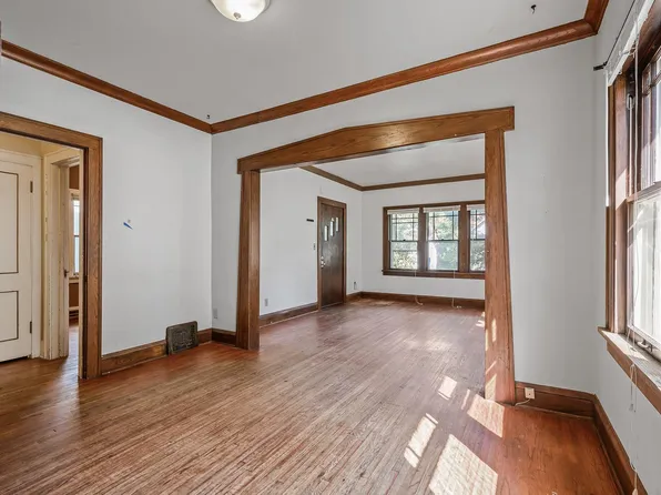 1089 23rd Ave SE, Minneapolis, MN 55414