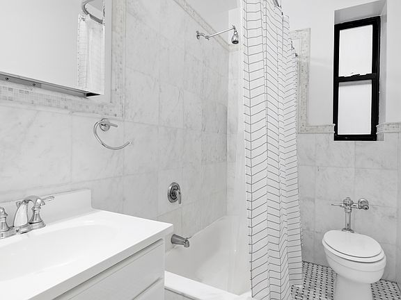 5th image of 310 E 75th St APT 6E