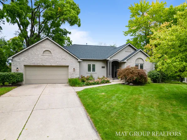 4103 Clear View St NE, Grand Rapids, MI 49546