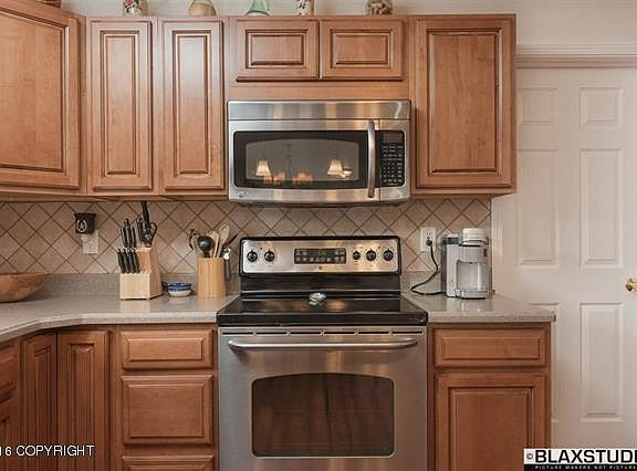 4th image of 1101 Acorn Cir