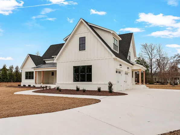 2827 Landing Circle, Grimesland, NC 27837