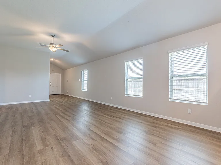 6418 Willow Point Blvd — Photo 5