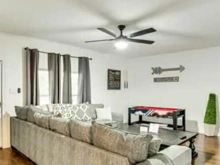 401 N Polk St — Photo 4