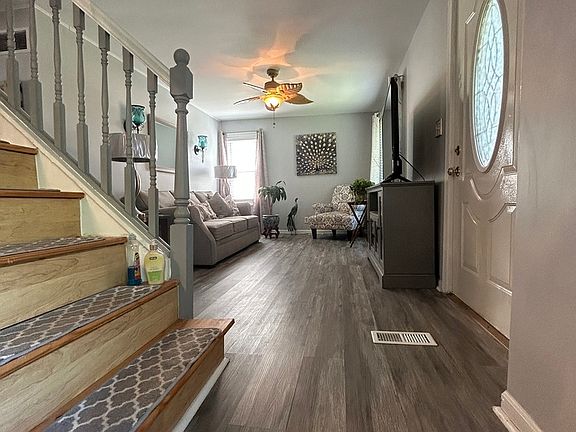 5th image of 10625 Schubert Ave