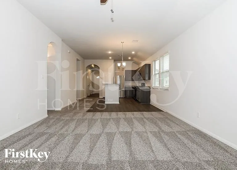 11012 Patriot Ct — Photo 3