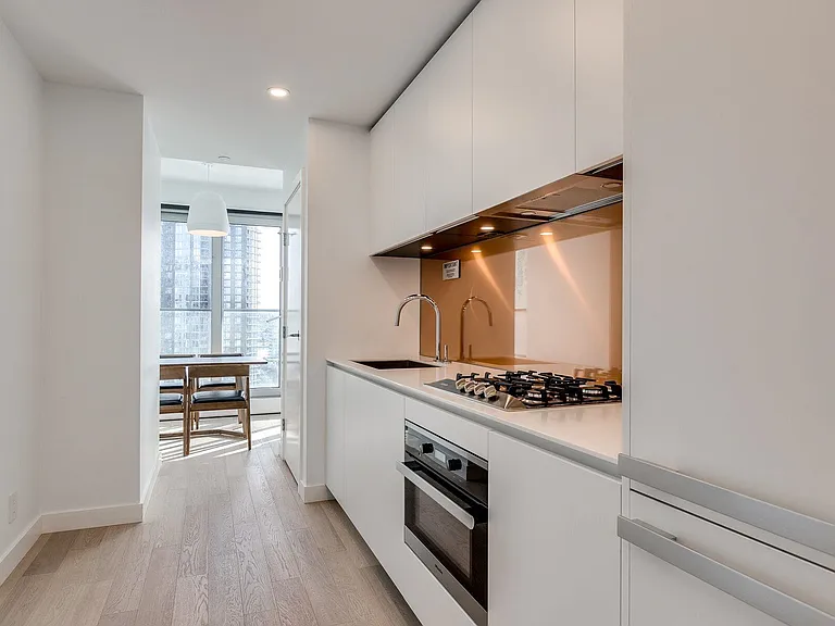 1480 Howe St #1802 — Photo 4