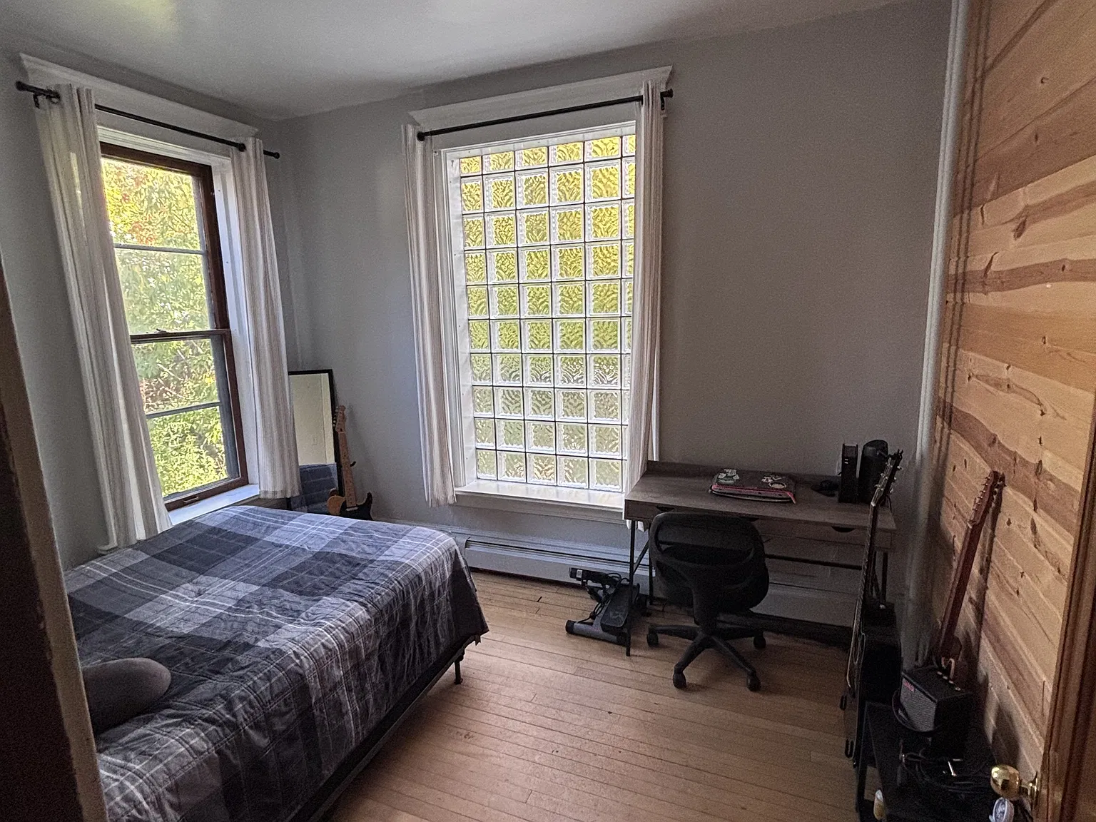 1113 E 4th Street - 1 — Photo 3