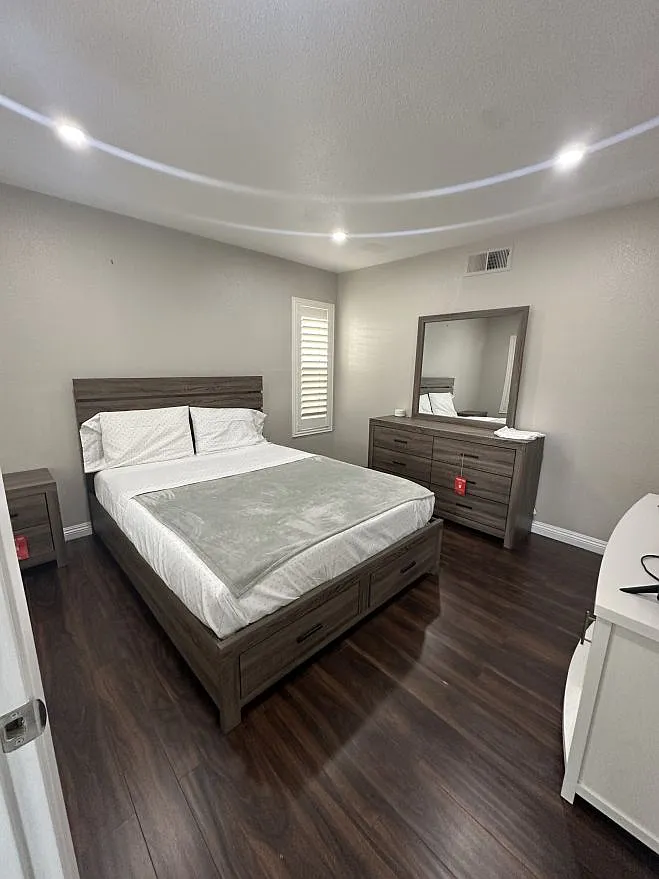 7 bed, 2231 sqft, $1,300 — Photo 3