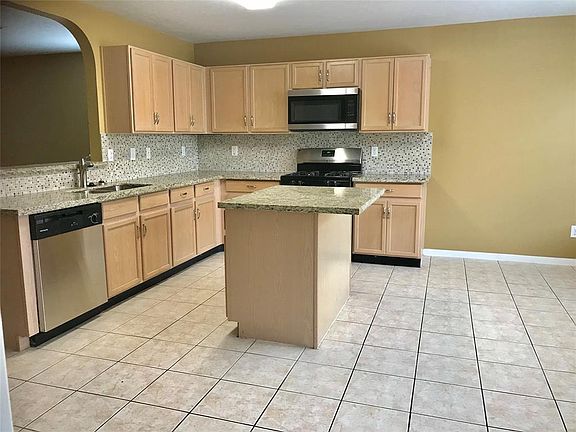 5th image of 16910 Becketts Oak Ct