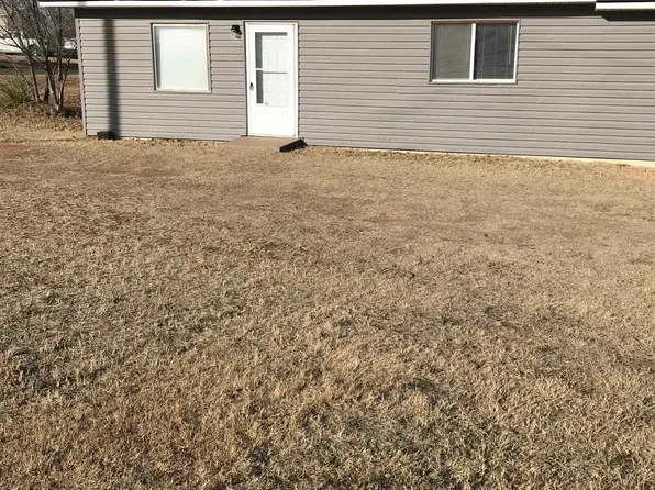 524 W 2nd St, Beaver, OK 73932