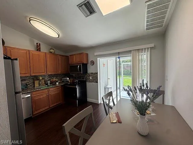 2 bed, 1.0 bath, 934 sqft, $2,495 — Photo 4