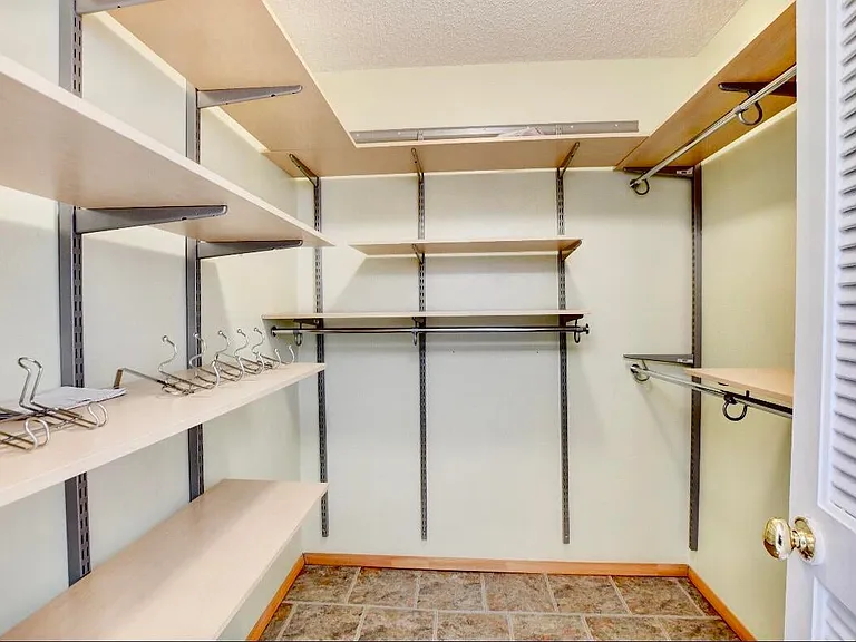 17768 Maplewood Dr — Photo 22