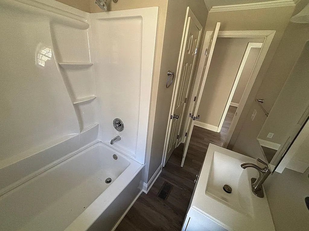 160 Water Crest Dr NE photo 1