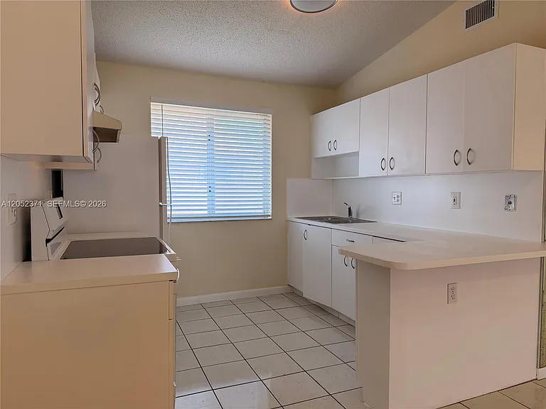 8019 Lake Dr #202 — Photo 7