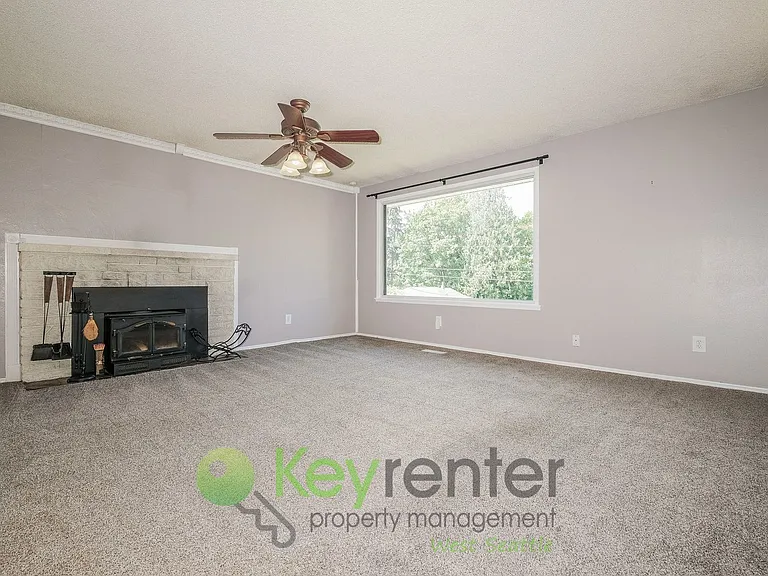 1327 S 232nd St — Photo 4