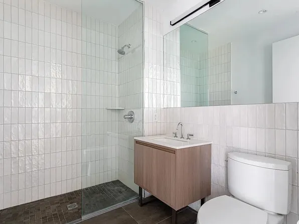 10-25 Jackson Avenue image 9 of 11