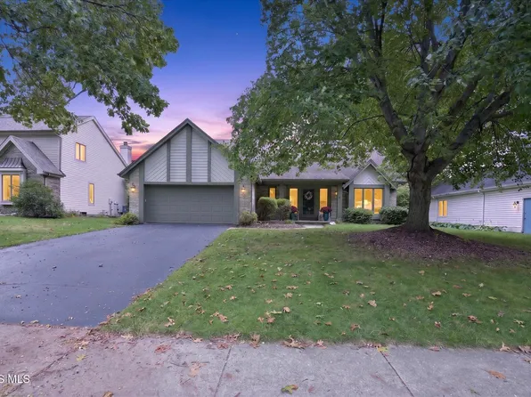 2338 Saint Roberts Ln, Toledo, OH 43617