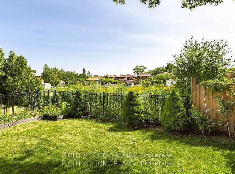 1220 Meredith Ave — Photo 41