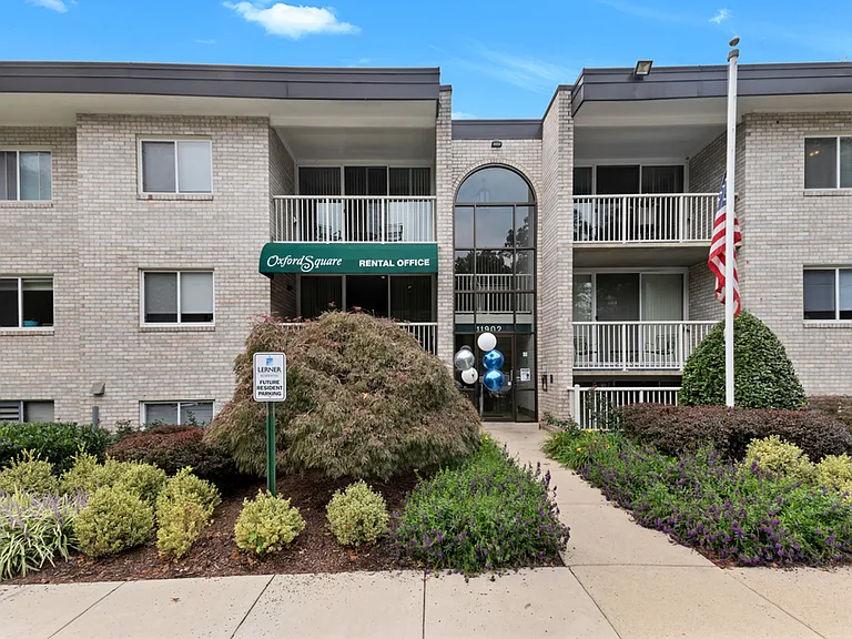 Leasing Office at Oxford Square