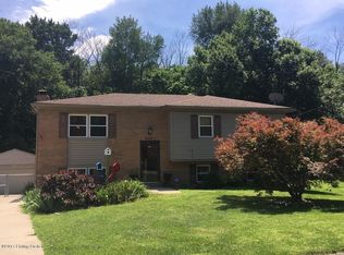 5621 Axbridge Rd, Louisville, KY 40216