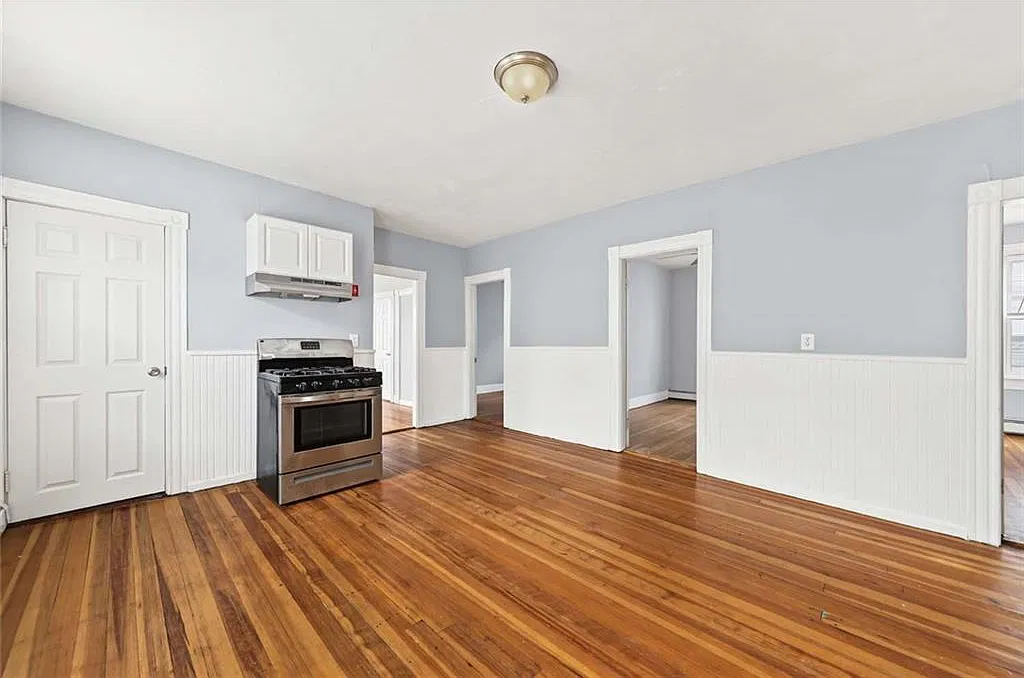 3 bed, 1.0 bath, 1000 sqft, $1,800 — Photo 2