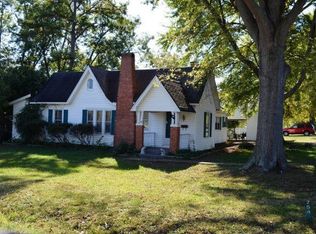 754 College St, Bruceton, TN 38317