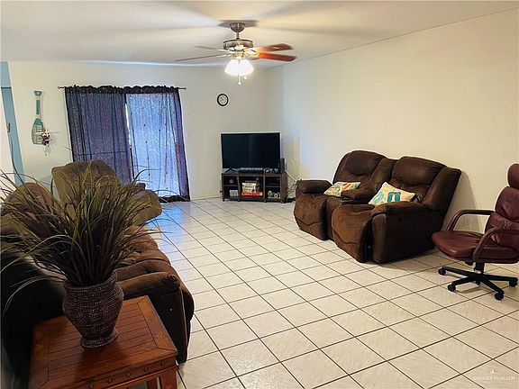 3rd image of 302 Ebony Ln