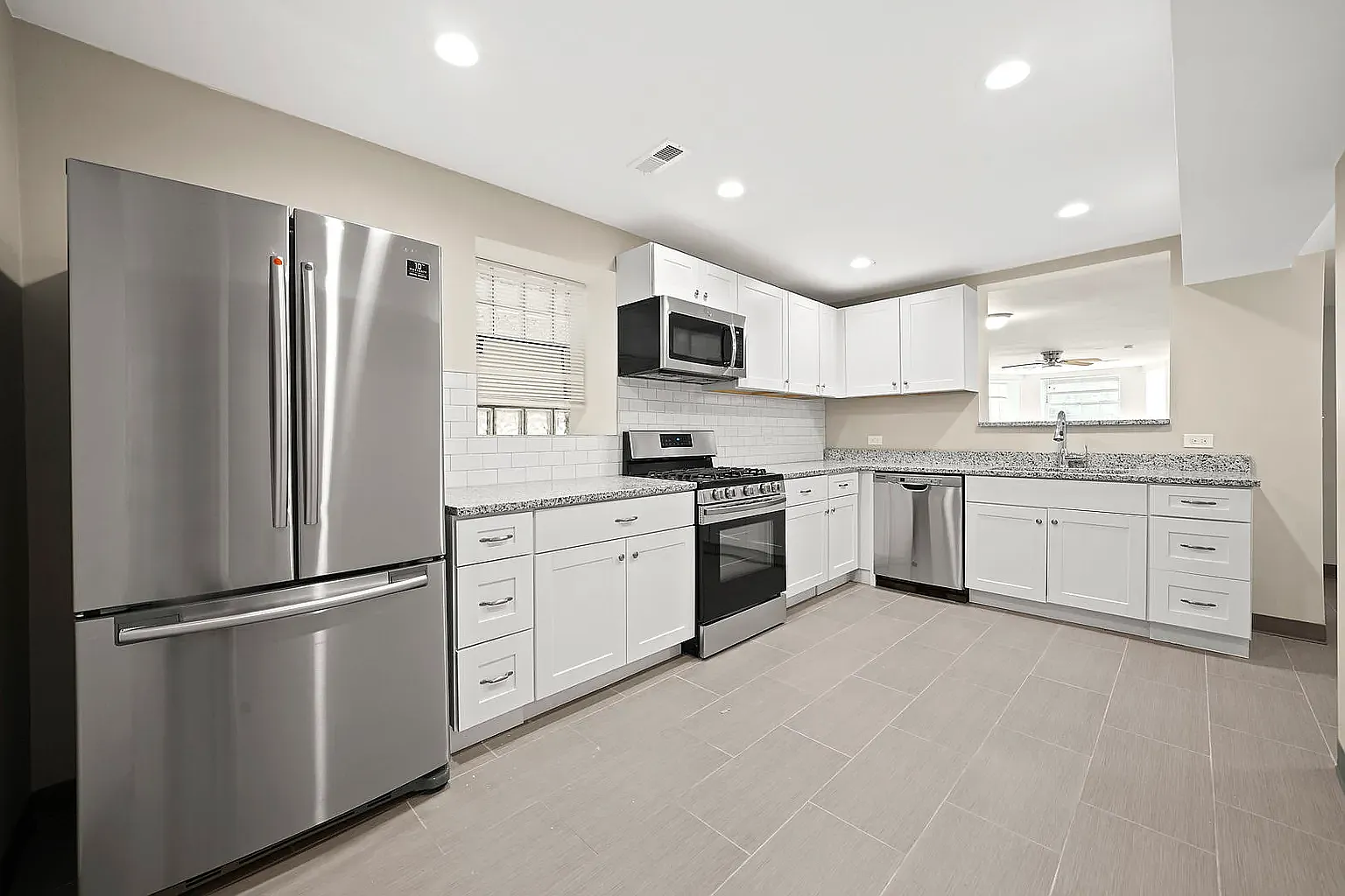 2 bed, 2.0 bath, 979 sqft, $1,800 — Photo 2