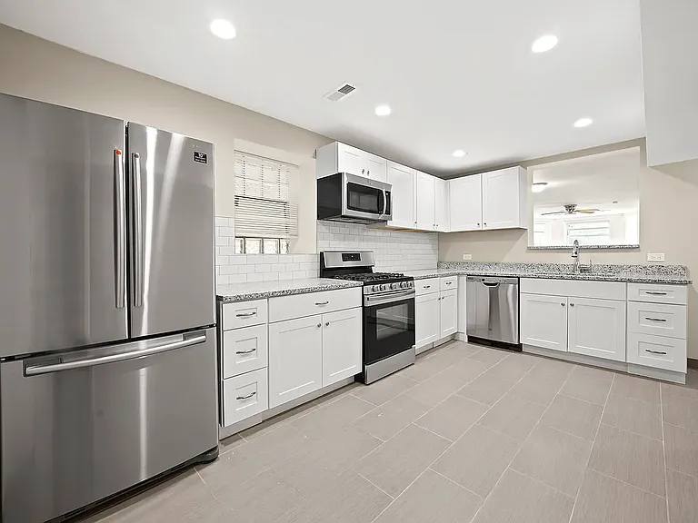 3131 W Augusta Blvd #G — Photo 2