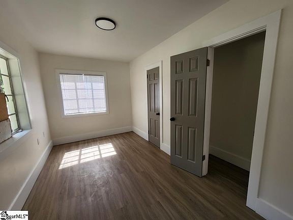 3rd image of 303 Von Hollen Dr #100