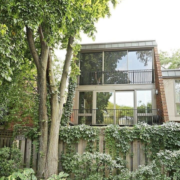 1st image of 2134 N Lincoln Ave #2