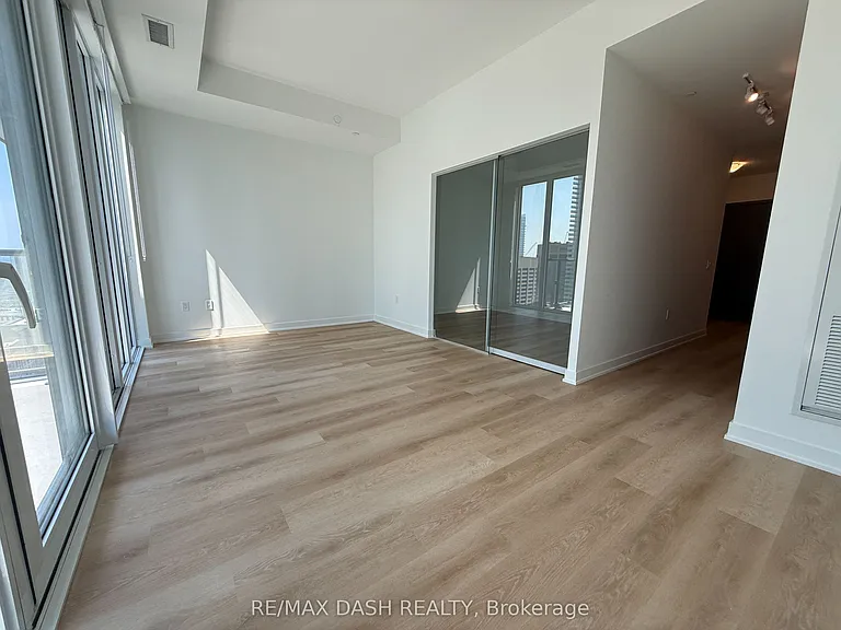 628 Church St #4402 — Photo 17