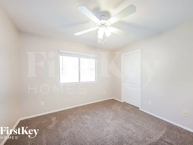 7834 W Robin Ln — Photo 12