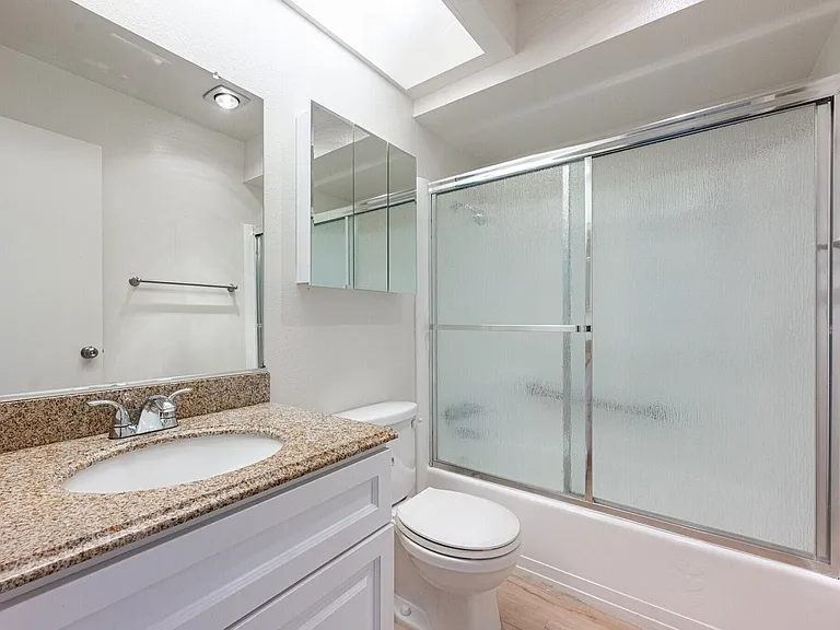 Harmony Court Apartments — Photo 27