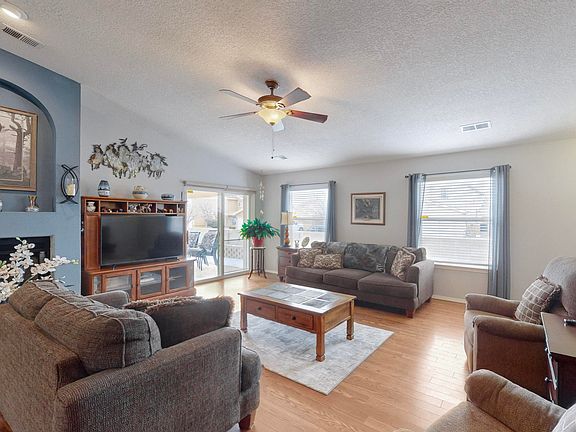 5th image of 10523 Country Manor Pl NW