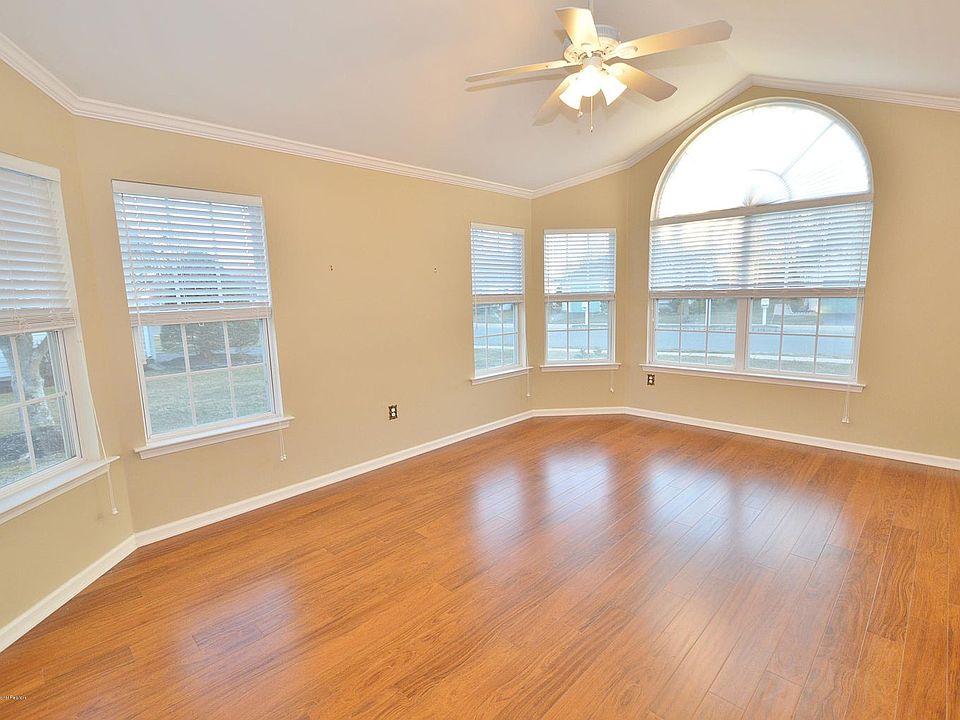 2nd image of 2719 Brookdale Ct