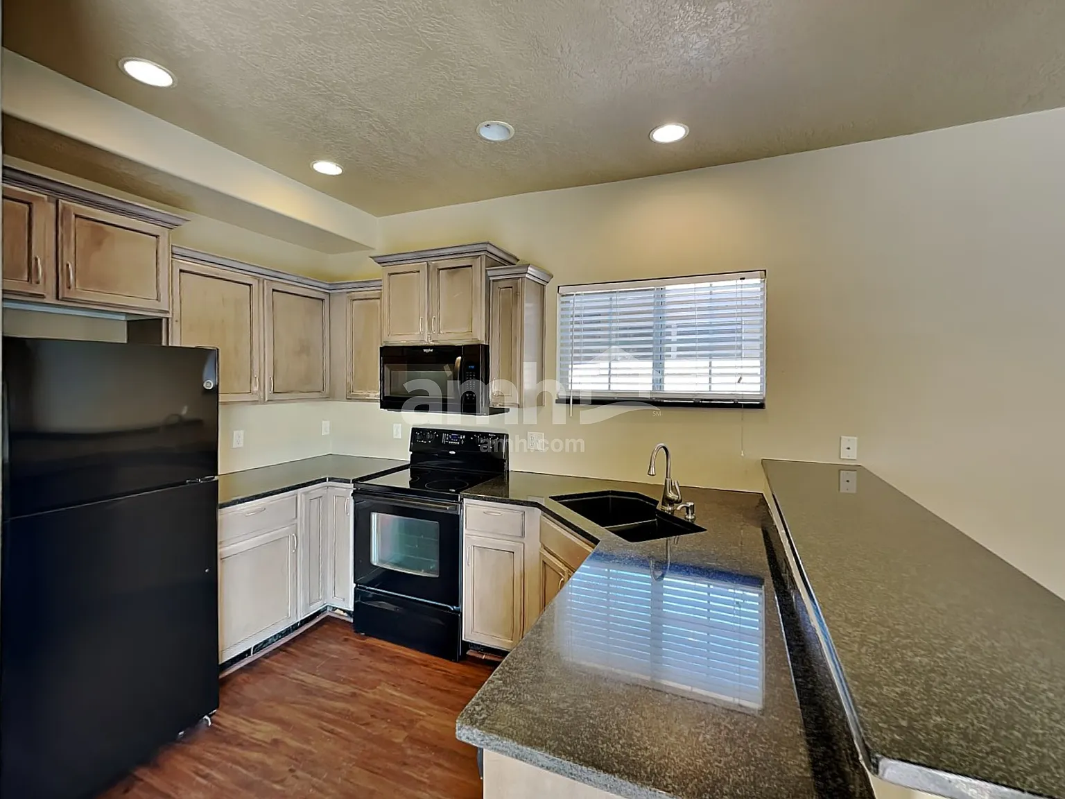 4 bed, 3.5 bath, 1994 sqft, $2,665 — Photo 3