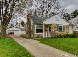 935 Ellsmere St NE, Grand Rapids, MI