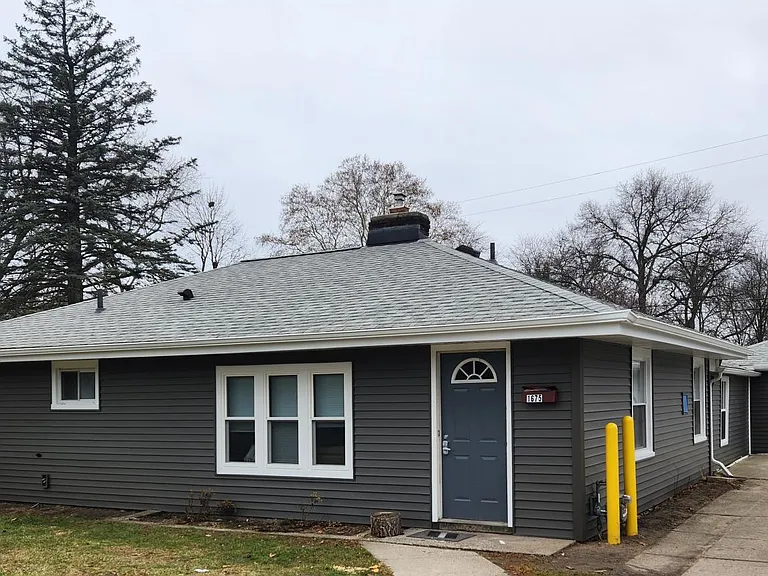 1675 Fuller Ave NE — Photo 1