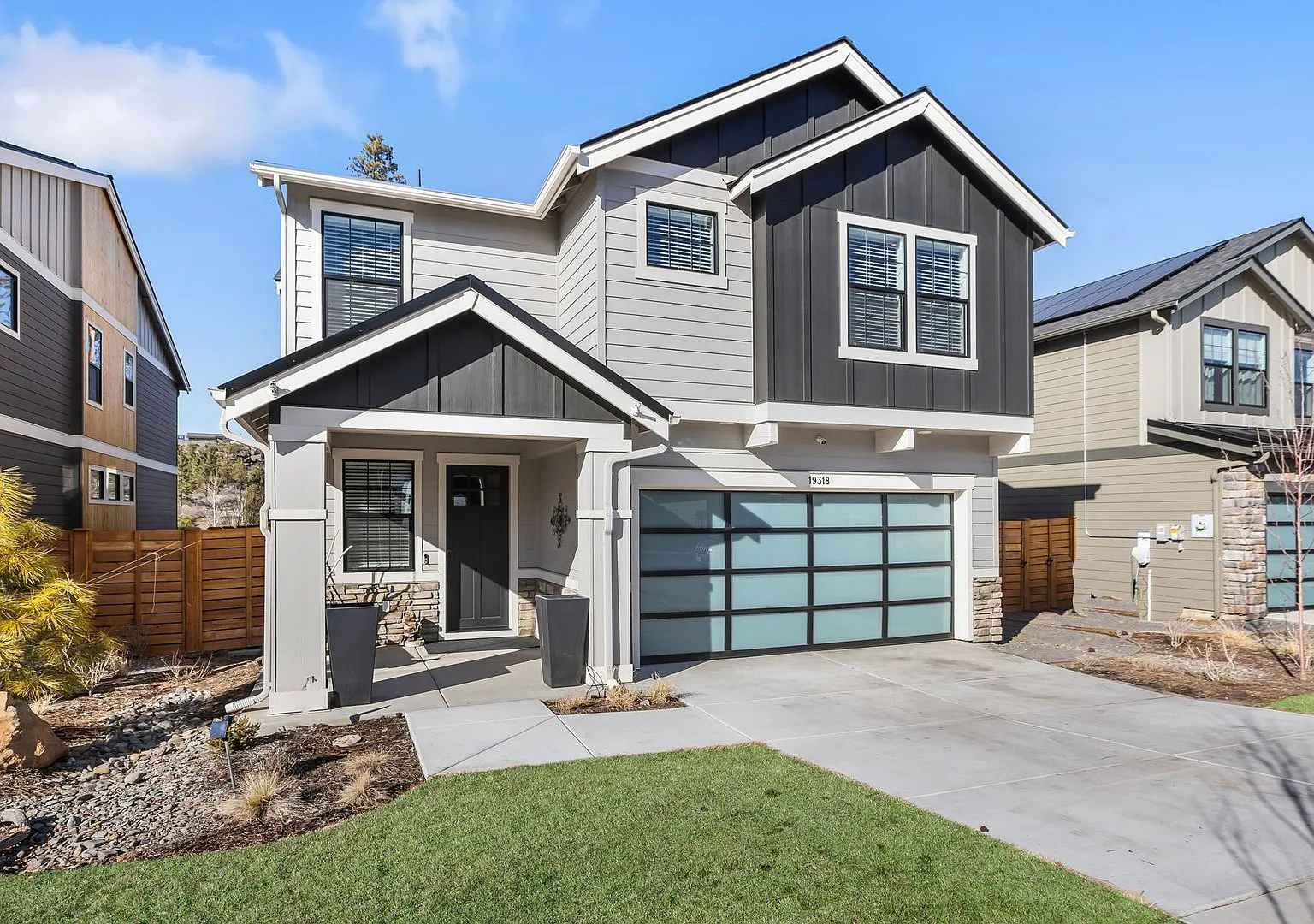 Modern 5 Bedroom Home with Bonus Room — Photo 2