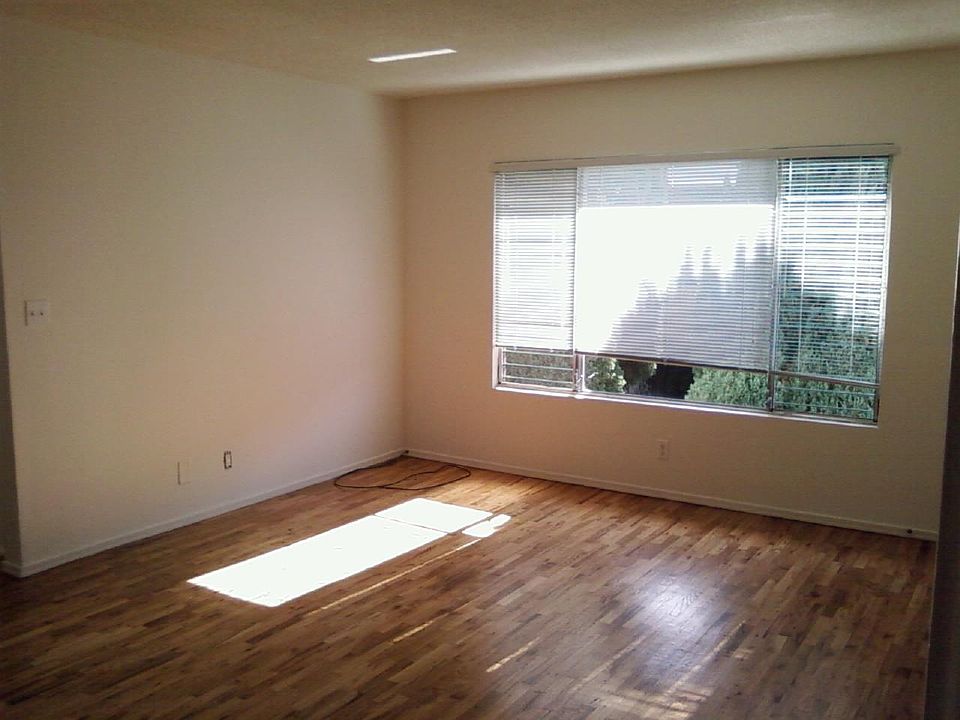 2nd image of 618 N Hayworth Ave APT 7