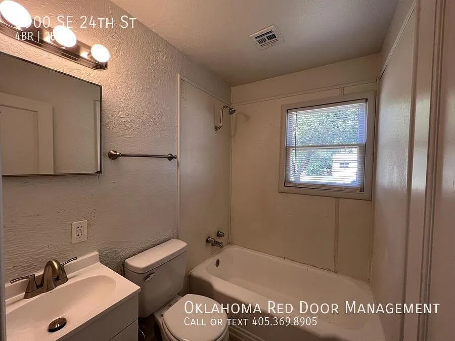 Backyard access w/double drive & garage! — Photo 2