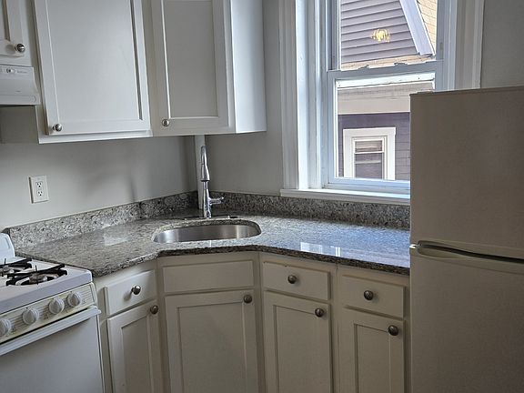 3rd image of 1177 Commonwealth Ave #4SS