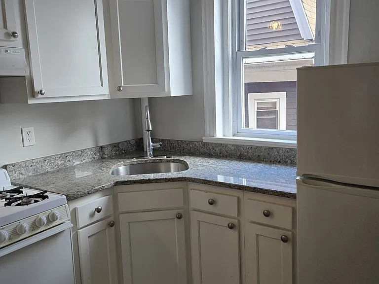 1177 Commonwealth Ave #4SS — Photo 3