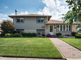 10409 Leslie Ln, Chicago Ridge, IL 60415