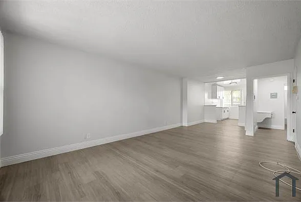 3907 Roxanne Ave #8 — Photo 11