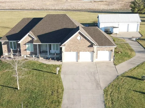 19104 Autumn Ln, Pleasant Hill, MO 64080