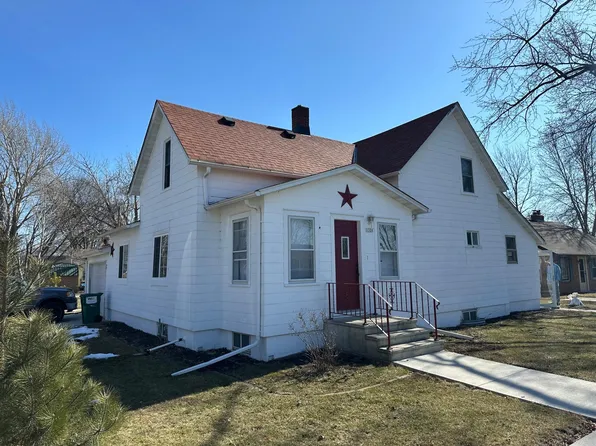 1328 Armstrong Ave N, Glencoe, MN 55336