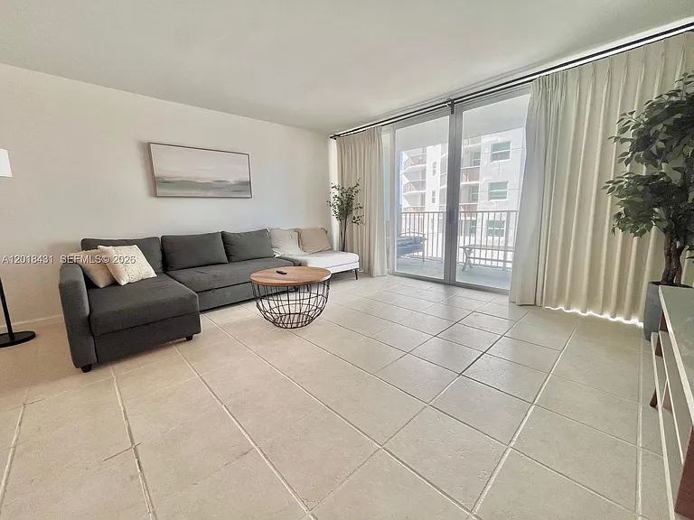 5838 Collins Ave #2D — Photo 3