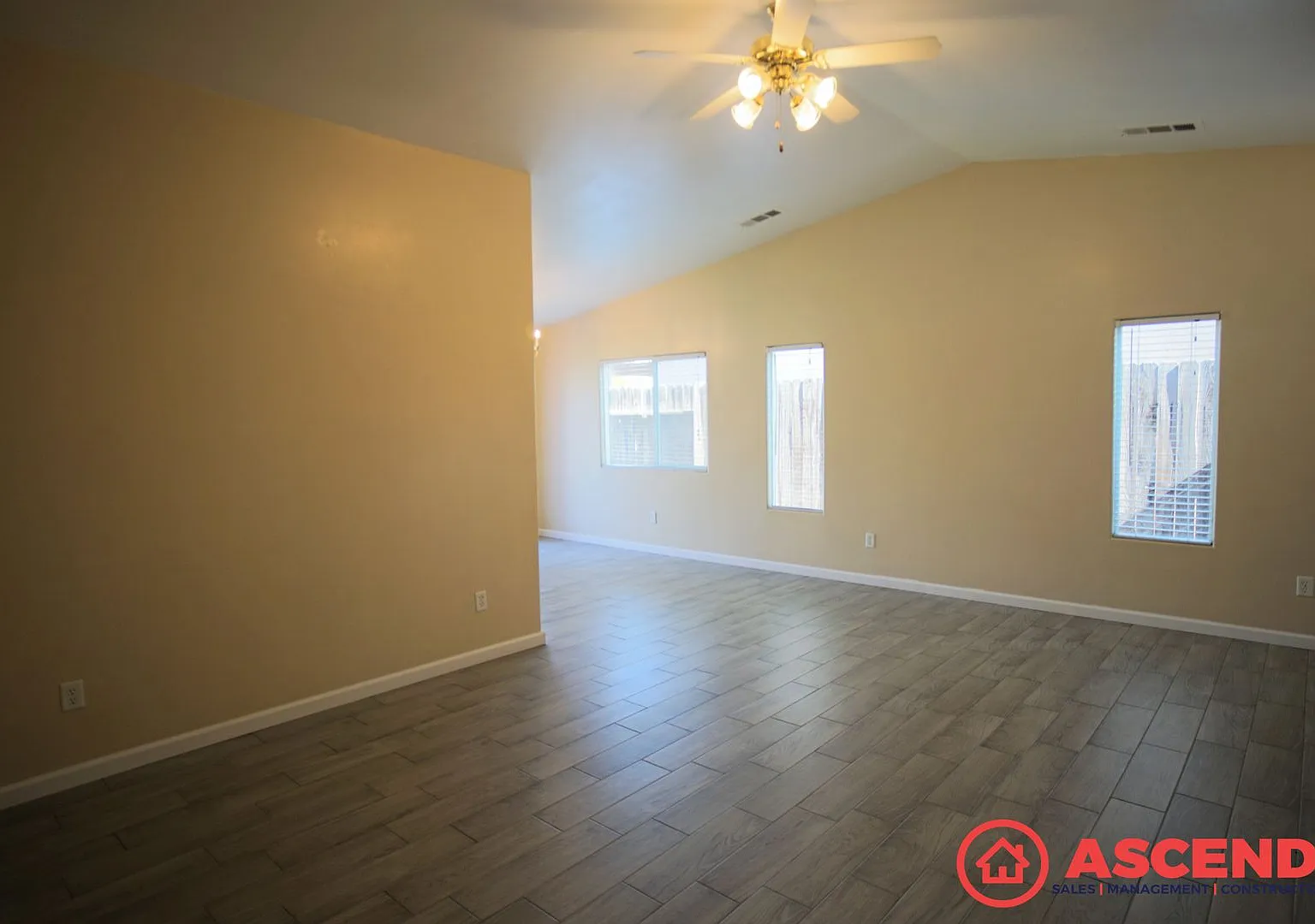 Wonderful 3 Bedroom Home Off Merle Haggard and N Chester! — Photo 4